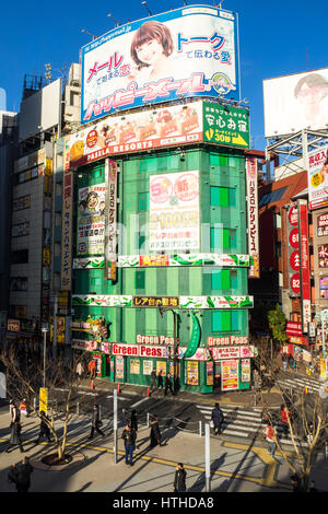 Pois verts Shinjuku jeu Pachinko parlor, Tokyo Japon. Banque D'Images