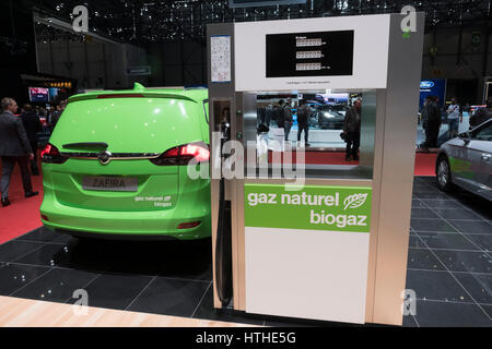 Affichage de la distribution de la pompe à gaz naturel par du biogaz Naturel Biogas Company au 87e Salon International de l'Automobile à Genève Suisse 2017 Banque D'Images