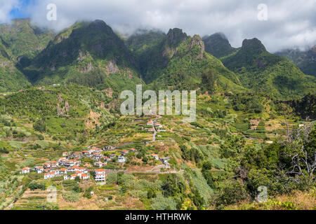 Paysage près de Sao Vicente, à Madère, au Portugal. Banque D'Images