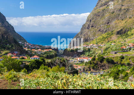 Paysage près de Sao Vicente, à Madère, au Portugal. Banque D'Images