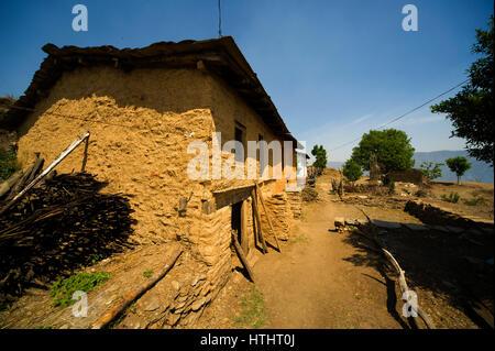 Maisons à Tula Kote Village à Tallas sur la région des collines du Kumaon, où Jim Corbett est allé après Tallas Des maneater tigresse, le nord de l'Inde Banque D'Images