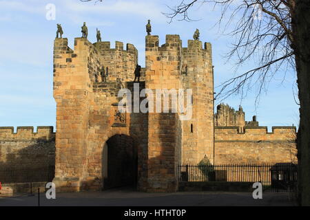 Château d'Alnwick gatehouse, Alnwick, Northumberland, England, UK Banque D'Images