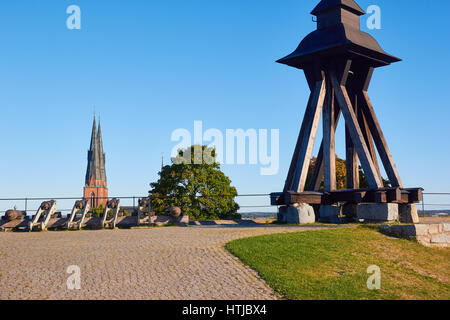 Jardins du Château d'Uppsala et les clochers de la cathédrale d'Uppsala, Suède, Scandinavie Banque D'Images