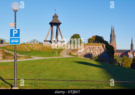 Jardins du Château d'Uppsala et les clochers de la cathédrale d'Uppsala, Suède, Scandinavie Banque D'Images