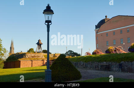 Jardins du Château d'Uppsala et flèche de la cathédrale d'Uppsala, Suède, Scandinavie Banque D'Images