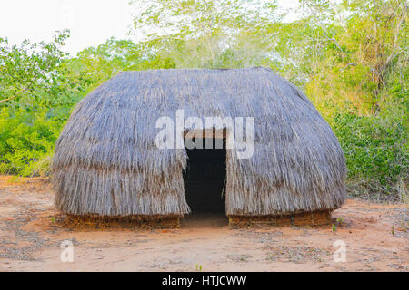 Maison traditionnelle africaine dans la région de Malindi. Au Kenya. Banque D'Images