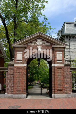 L'Université de Harvard - la porte de McKean Banque D'Images