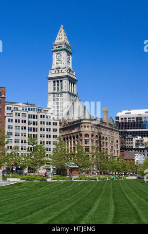 Historique Le bâtiment de maison personnalisé comme vu à partir de la Rose Kennedy Greenway à Boston, Massachusetts Banque D'Images