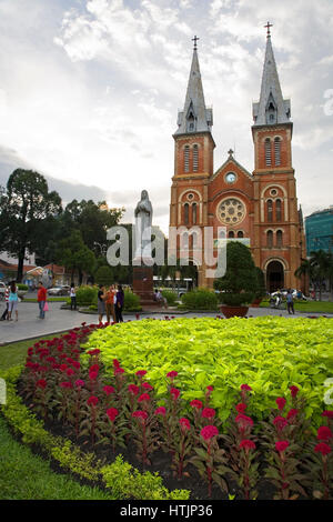 La cathédrale Notre Dame. Le district de Dong Khoi. Saigon ou Ho Chi Minh Ville. Vietnam, Asie. Banque D'Images