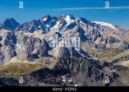 Vue sur le massif de la Meije. Alpes françaises. Paysage alpin en été. Europe. Banque D'Images