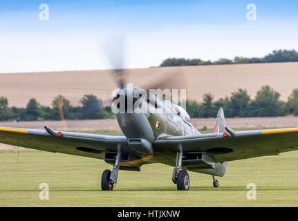 Supermarine Spitfire XVI TD248 inscription taxying le 5 septembre 2009 à Cambridge, Cambridgeshire, UK Banque D'Images