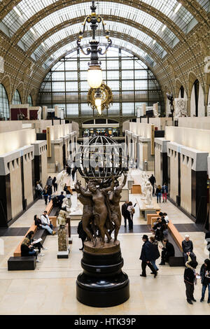 Salle principale du Musée d'Orsay, Paris, France. Banque D'Images