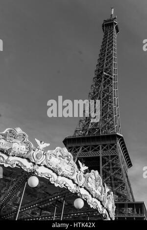 La tour eiffel (1887-1889) à Paris, France. Banque D'Images