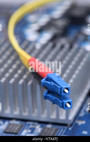 Réseau informatique technologie de l'information, des télécommunications par câble fibre sur carte électronique Banque D'Images