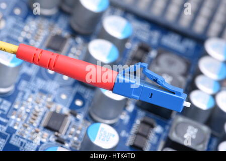 Réseau informatique technologie de l'information, des télécommunications par câble fibre sur carte électronique Banque D'Images