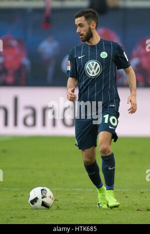 Leipzig, Allemagne. Mar 11, 2017. Wolfsburg's Yunus Malli en action au cours de la Bundesliga match de foot entre Leipzig et VfL Wolfsburg dans le stade Red Bull à Leipzig, Allemagne, 11 mars 2017. Photo : Sebastian Kahnert/dpa-Zentralbild/dpa/Alamy Live News Banque D'Images