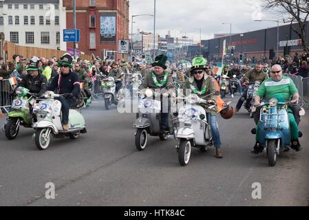Birmingham, UK. 12 mars 2017 - Le jour de la Saint Patrick. Parade à Birmingham. Credit : Slawomir Kowalewski/Alamy Live News Banque D'Images