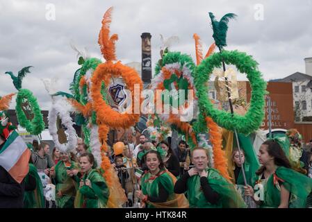Birmingham, UK. 12 mars 2017 - Le jour de la Saint Patrick. Parade à Birmingham. Credit : Slawomir Kowalewski/Alamy Live News Banque D'Images
