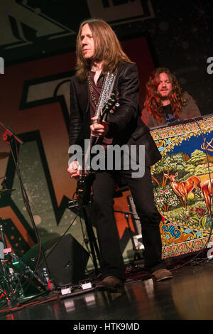 Milan Italie. 11 mars 2017. Le groupe de rock américain BLACKBERRY SMOKE effectue sur scène à fabrique au cours de la 'comme une flèche d'' Credit : Rodolfo Sassano/Alamy Live News Banque D'Images