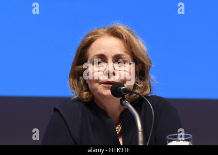 Cologne, Allemagne. 10 Mar, 2017. Journaliste et auteure Olga Mannheimer à l'allumé.festival de littérature de Cologne à Cologne, Allemagne, 10 mars 2017. Photo : Horst Galuschka/dpa/Alamy Live News Banque D'Images