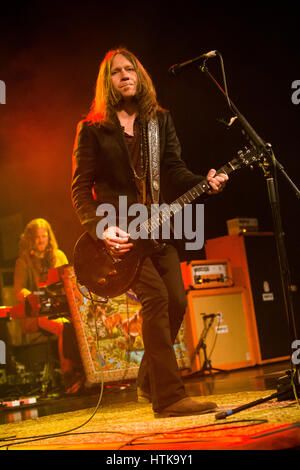 Milan Italie. 11 mars 2017. Le groupe de rock américain BLACKBERRY SMOKE effectue sur scène à fabrique au cours de la 'comme une flèche d'' Credit : Rodolfo Sassano/Alamy Live News Banque D'Images