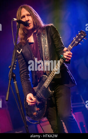 Milan Italie. 11 mars 2017. Le groupe de rock américain BLACKBERRY SMOKE effectue sur scène à fabrique au cours de la 'comme une flèche d'' Credit : Rodolfo Sassano/Alamy Live News Banque D'Images