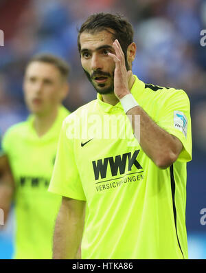 Gelsenkirchen, Allemagne. Mar 12, 2017. Gelsenkirchen, Allemagne 12 mars 2017, Bundesliga, saison 2016/2017, journée 24, FC Schalke 04 vs FC Augsburg : Halil Altintop (Augsbourg). Credit : Juergen Schwarz/Alamy Live News Banque D'Images