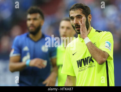 Gelsenkirchen, Allemagne. Mar 12, 2017. Gelsenkirchen, Allemagne 12 mars 2017, Bundesliga, saison 2016/2017, journée 24, FC Schalke 04 vs FC Augsburg : Halil Altintop (Augsbourg). Credit : Juergen Schwarz/Alamy Live News Banque D'Images