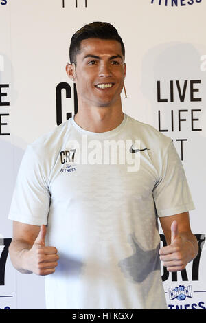 Madrid, Espagne. Mar 13, 2017. Cristiano Ronaldo a assisté à la présentation de CR7 Crunch Fitness le 13 mars 2017 à Madrid Crédit : Jack Abuin/ZUMA/Alamy Fil Live News Banque D'Images