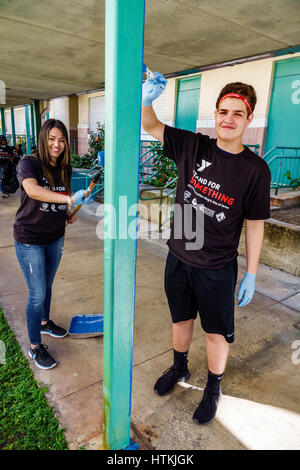 Miami Florida,Allapattah,Comstock Elementary School,Martin Luther King Jr. Day of Service,MLK,projet d'embellissement,Hispanic boy boys,mâle kid gosses c Banque D'Images