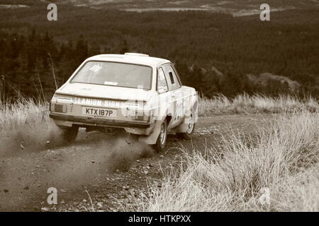 Voitures de rallye sur la spéciale de rallye Banque D'Images