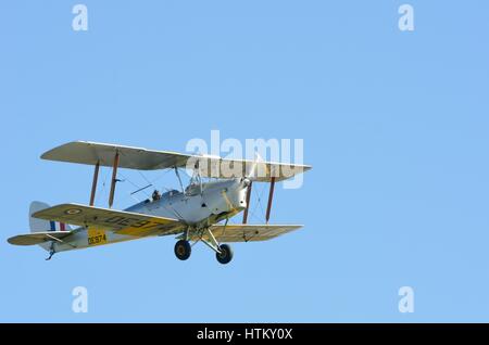 DUXFORD CAMBRIDGESHIRE UK 20 Août 2015 : vol en biplan Tiger Moth Banque D'Images