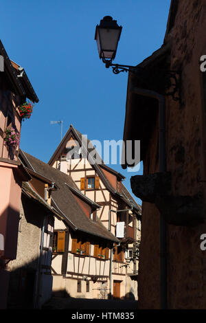 Maisons à colombages traditionnelles à Eguisheim, Alsace, France. Banque D'Images