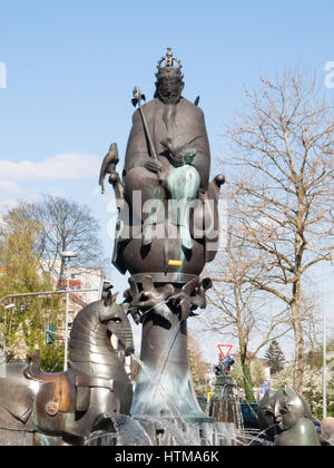 Kaiserslautern, Allemagne - 18 Avril 2015 : Kaiserbrunnen von Friedrich Barbarossa und Rudolf von Habsburg Banque D'Images