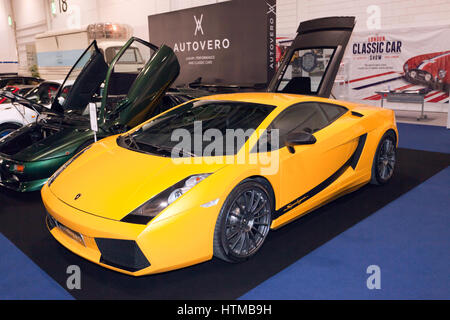 Vue de trois quarts d'une Lamborghini Gallardo Superleggera 2008, exposée au stand Autovero du London Classic car Show 2017 Banque D'Images