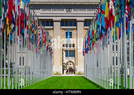 Drapeaux nationaux à l'entrée dans l'Office des Nations Unies à Genève, Suisse Banque D'Images