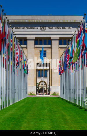 Drapeaux nationaux à l'entrée dans l'Office des Nations Unies à Genève, Suisse Banque D'Images