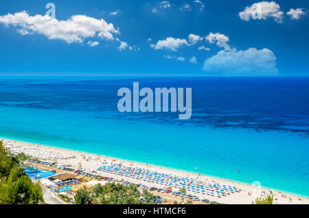 Plage de Kathisma, île de Lefkada, Grèce. Plage de Kathisma est l'une des plus belles plages de l'île de Leucade dans la mer Ionienne Banque D'Images