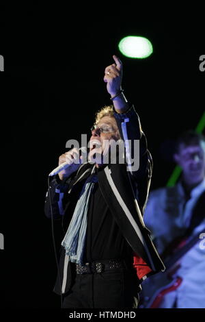 Roger Daltrey du groupe de rock, l'OMS, au Super Bowl à Miami, Floride, USA le 7 février 2010. Photo par Francis Specker Banque D'Images