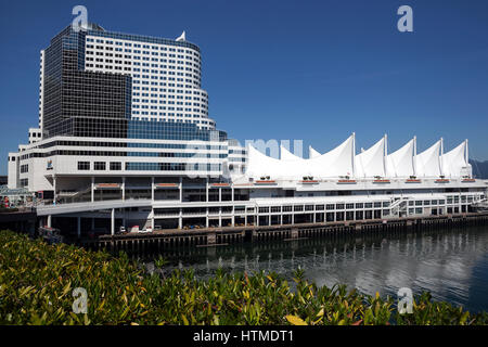 Hôtel Pan Pacific avec juste et le centre des congrès de Canada Place avec sail-comme la construction, l'architecte Ed Zeidler, Vancouver Banque D'Images