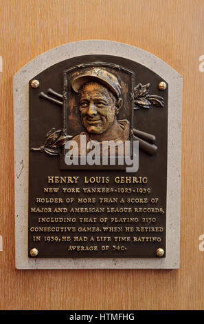 Plaque commémorative pour première base de Lou Gehrig dans le Hall of Fame Gallery, National Baseball Hall of Fame & Museum, Cooperstown, NEW YORK, USA. Banque D'Images