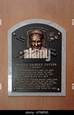 Plaque commémorative pour Kiki Cuyler dans le Hall of Fame Gallery, National Baseball Hall of Fame & Museum, Cooperstown, NEW YORK, USA. Banque D'Images