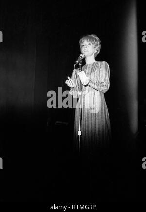 Petula Clark à l'Olympia de Paris réalisation Hall en avril 1965. Banque D'Images