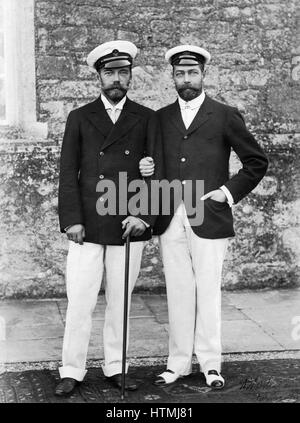 Nicolas II (1868-1918) Empereur de Russie de 1894 (à gauche) avec son cousin George V (1865-1936) Roi de Grande-Bretagne à partir de 1910. Les deux hommes étaient les petits-fils de la reine Victoria (1819-1901). Photographie. 1915 Banque D'Images