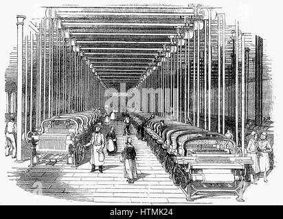 Abri de tissage équipé avec les lignes métiers entraîné par courroie et d'arbre. La gravure sur bois c1840 Banque D'Images