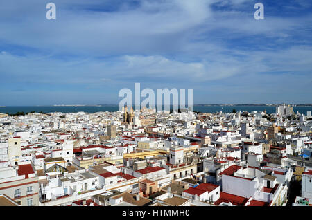 Blick vom Torre Tavira auf Cadiz Banque D'Images