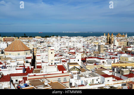 Blick vom Torre Tavira auf Cadiz Banque D'Images