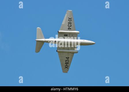 English Electric Canberra PR9 bomber jet XH134 affiche à l'Airshow Dunsfold à Surrey, en Angleterre. Il a été construit en 1959 pour la Royal Air Force. Banque D'Images