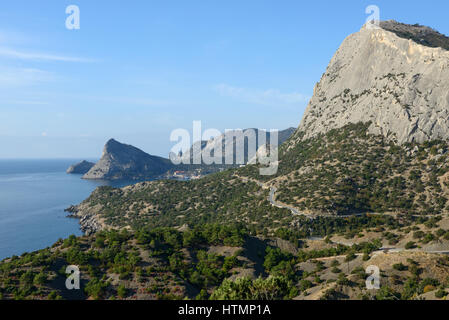 High angle panoramique vue panoramique de Palvani-Oba haut de montagne le long de la route C0-11516 que ci-dessous Sokol (Hawk) vers la montagne Novy Svet (Nouveau Monde) Village Banque D'Images