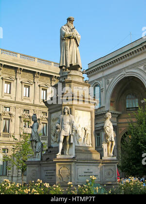 Leonardo's monument sur la Piazza della Scala, Milan, Italie Banque D'Images